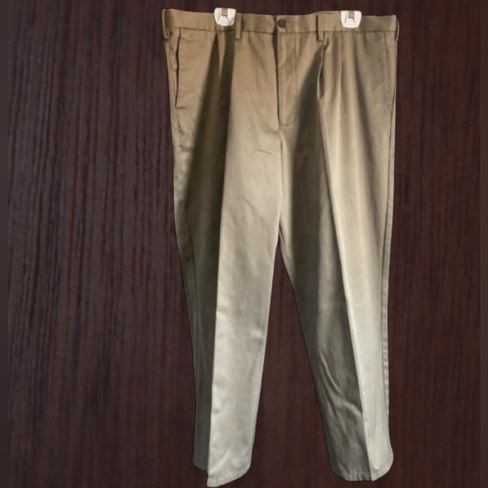 Bargain- Dockers Signature Khaki Relaxed Fit D4 Men's Tan Pants